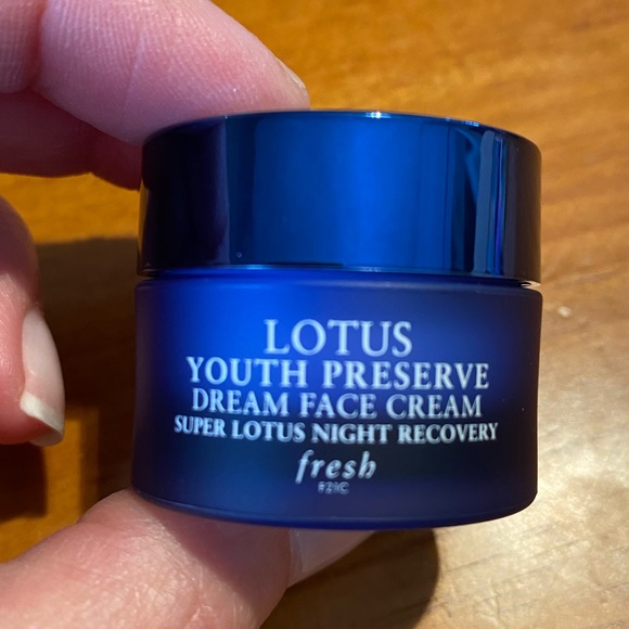 Fresh Lotus Youth Preserve Dream Face Cream - Picture 7 of 11